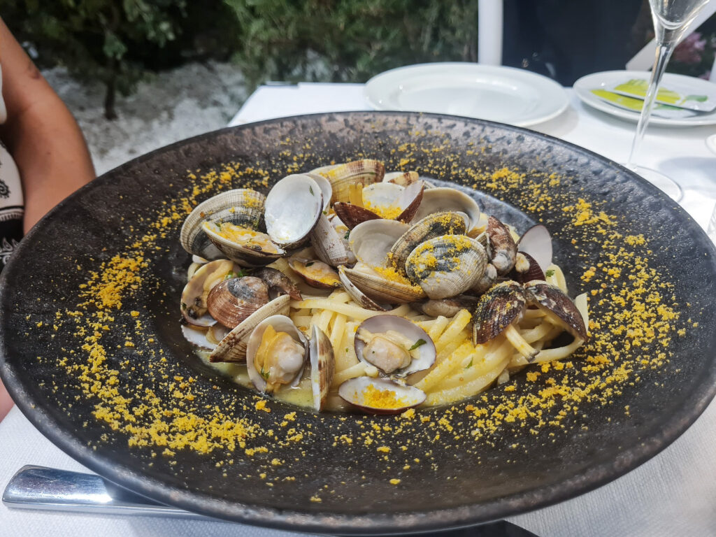 Linguine con vongole e bottarga di Cabras